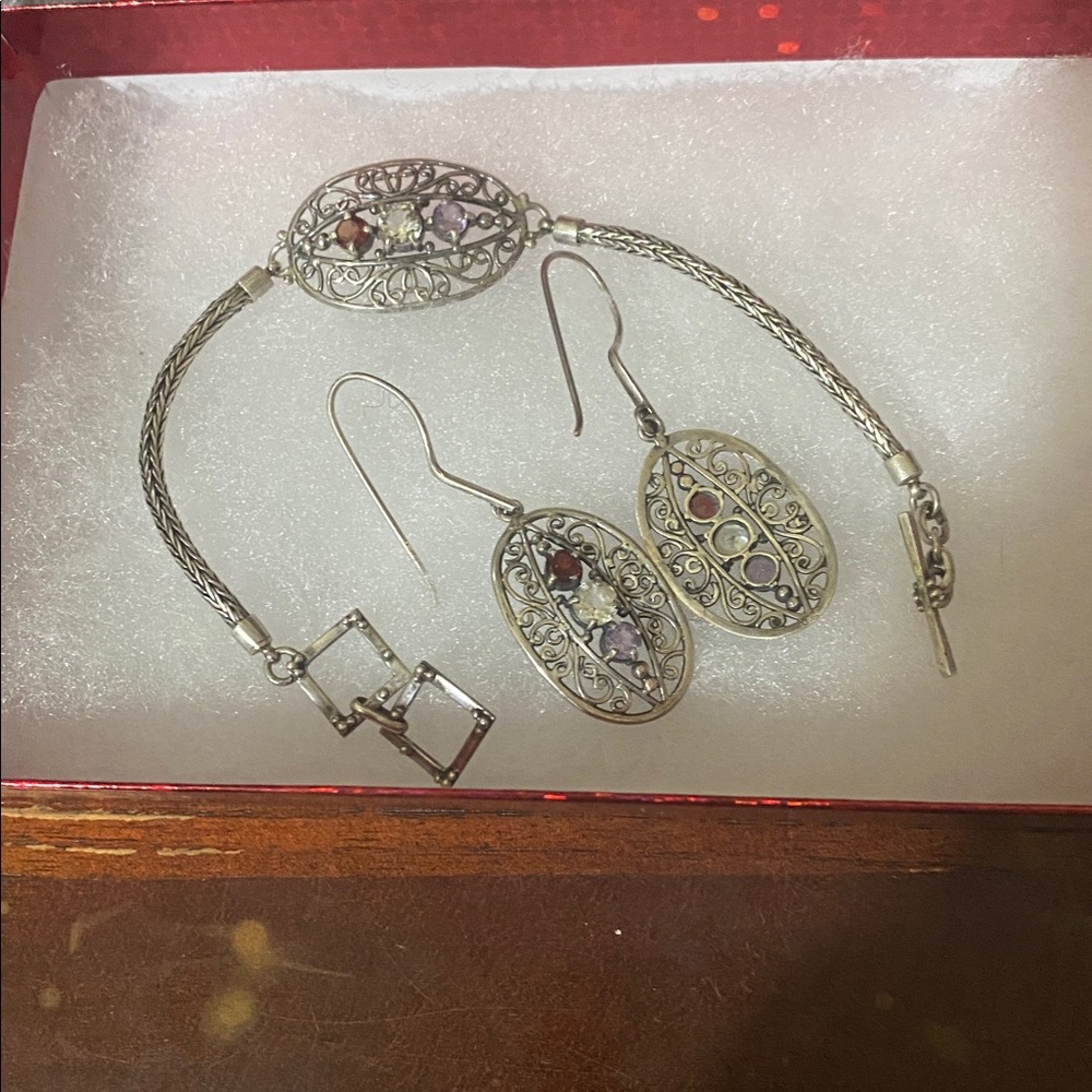 Set of Bracelet and earrings